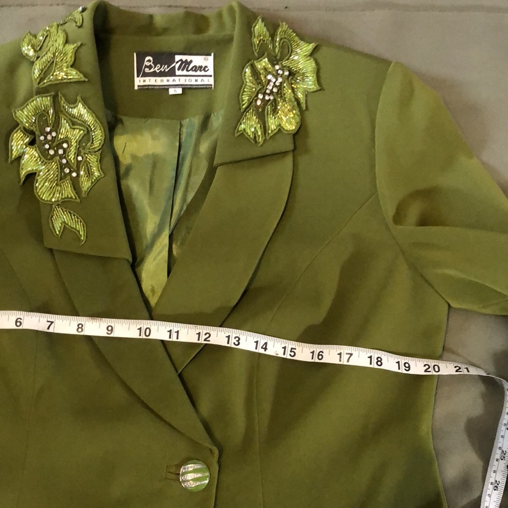 Chic Olive Green Midi Dress with Embellished Collar - Picture 16 of 16